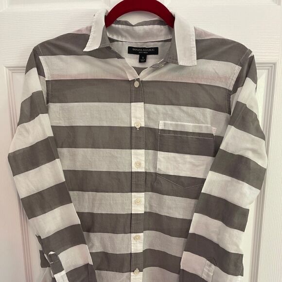 Banana Republic Soft Wash Gray White stripes size Small - Picture 1 of 6